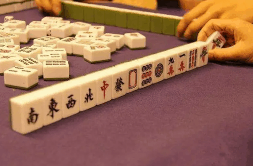 打麻将坐在哪个方位能赢到钱？今日打麻将最旺的位置